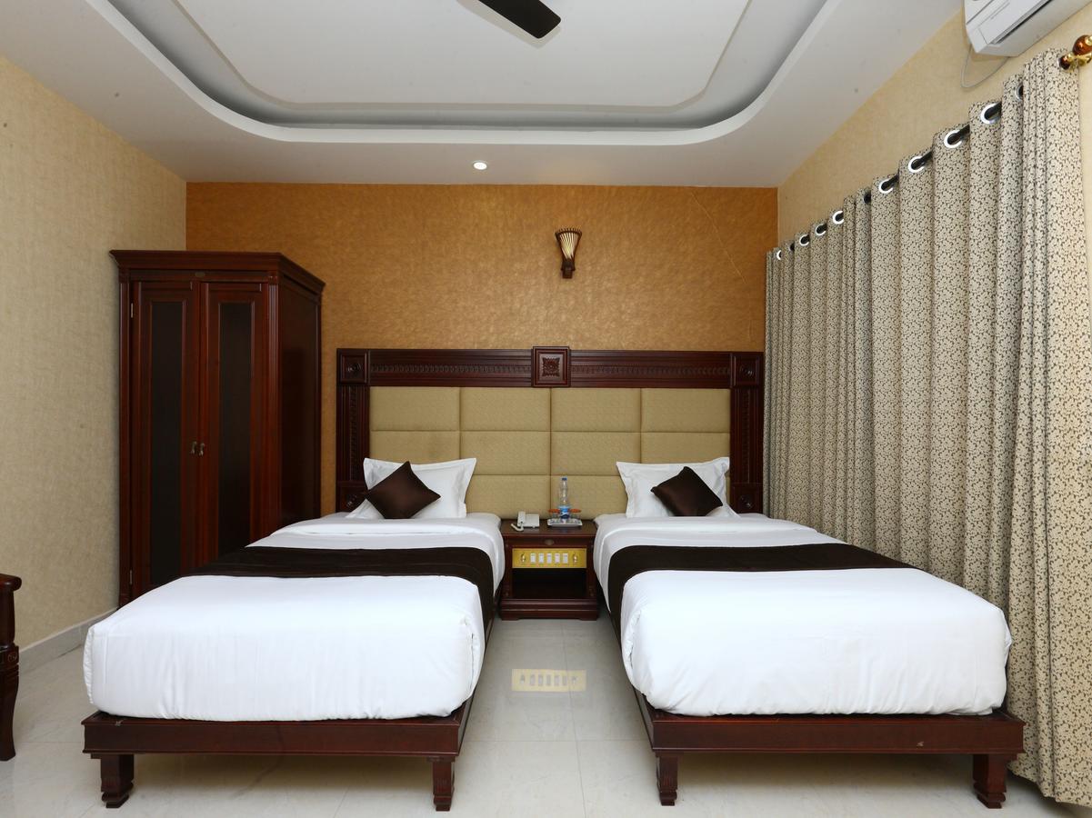 Oyo 10017 Rb Grand Residency Kanchipuram Exterior photo