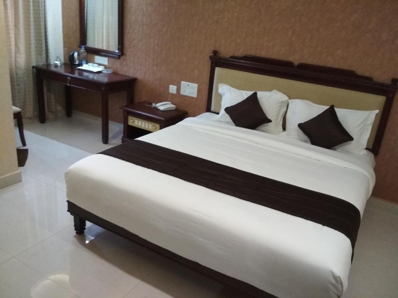 Oyo 10017 Rb Grand Residency Kanchipuram Exterior photo