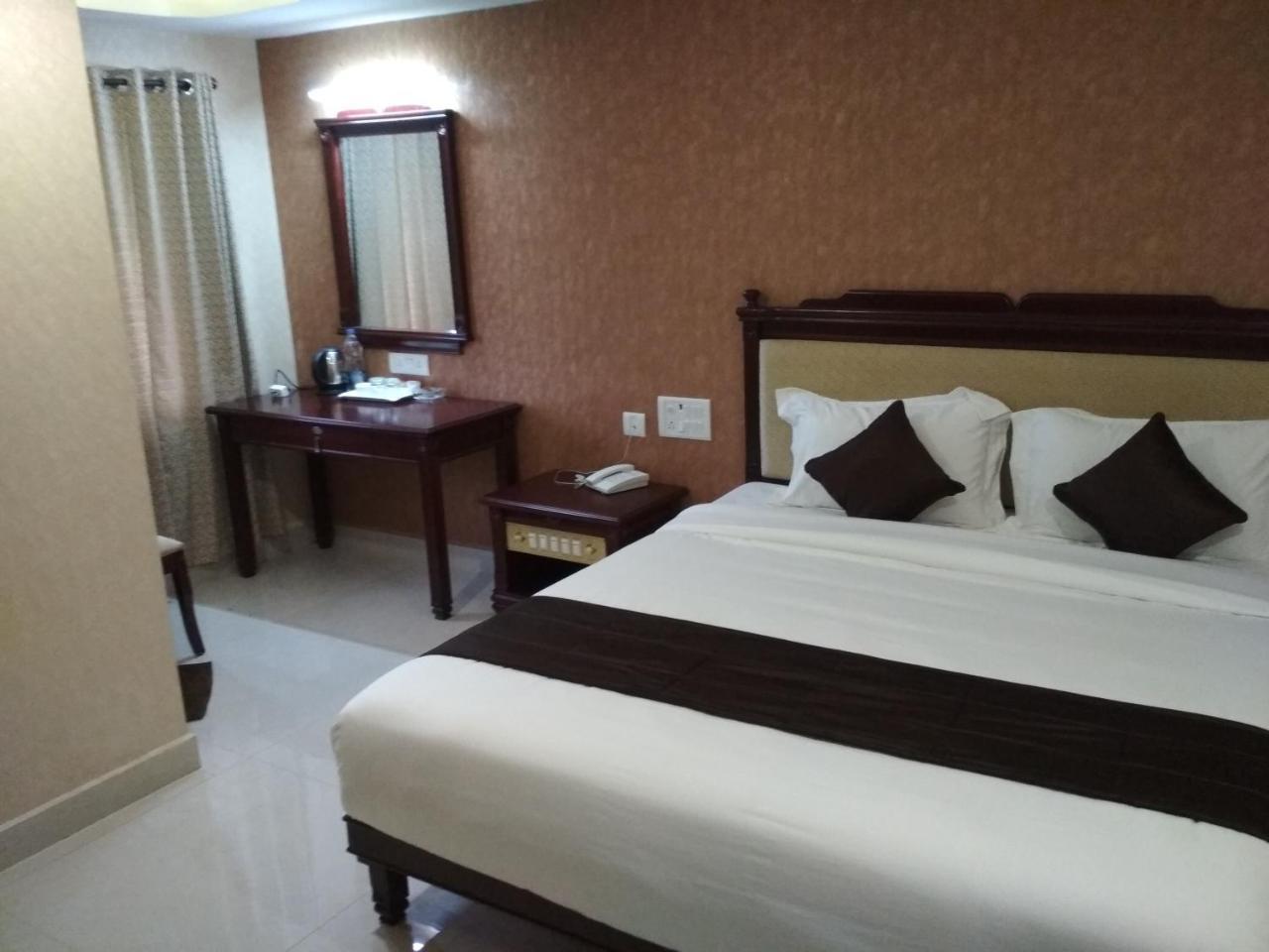 Oyo 10017 Rb Grand Residency Kanchipuram Exterior photo